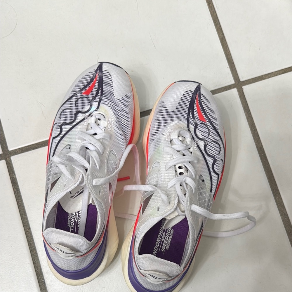 Saucony Endorphin Elite